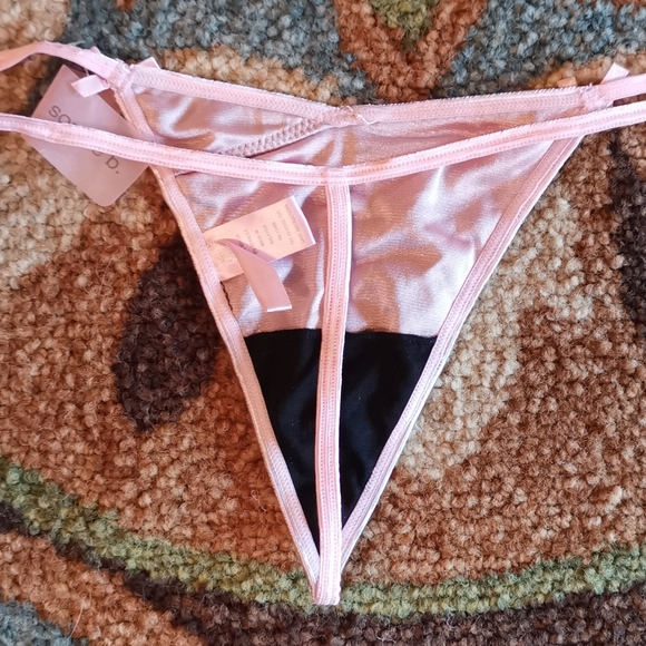 Rene Rofe G-String Black Lace Bottoms - Picture 4 of 6